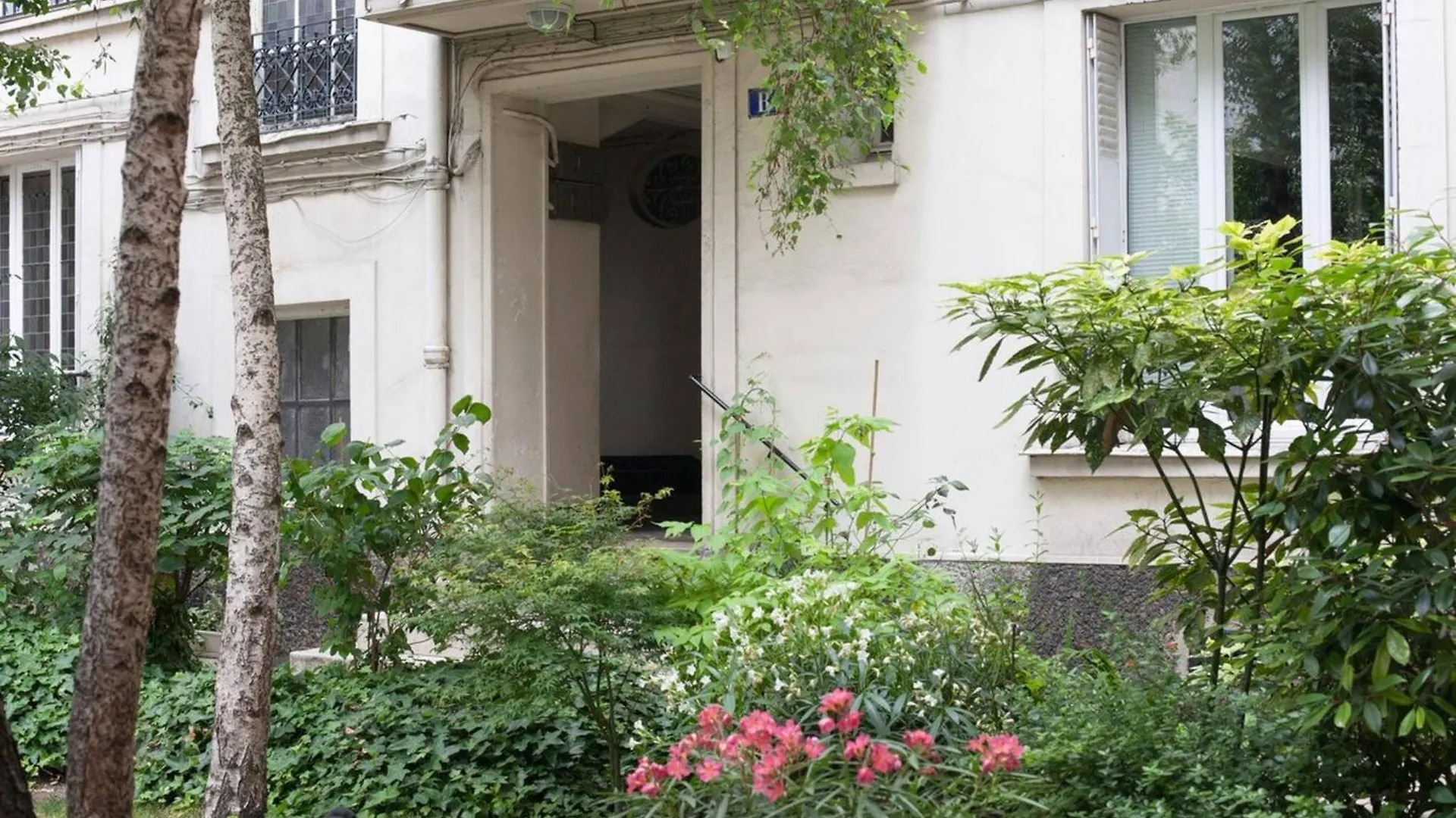 So Cute 55M2 And Quiet With A Courtyard Garden Apartment Paris